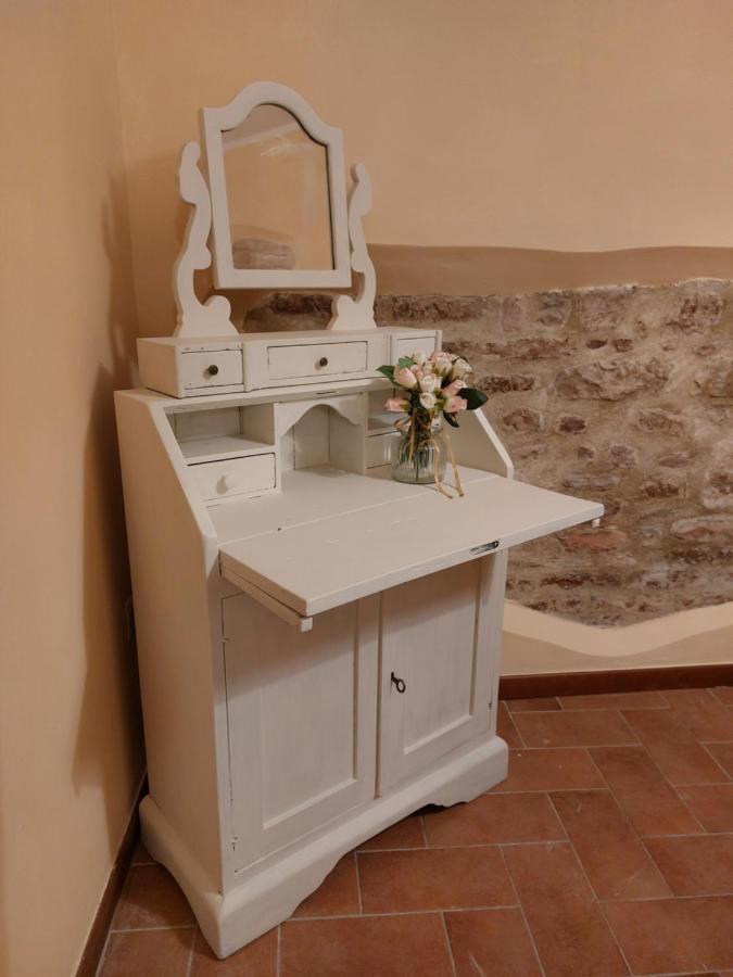 Nel Vicolo Dei Baci - Casa Vacanze Al Bacio Apartment Spello Luaran gambar