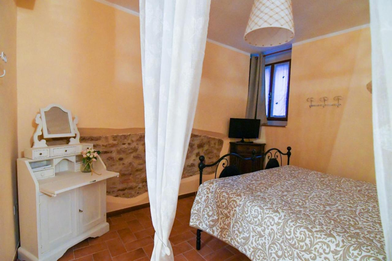 Nel Vicolo Dei Baci - Casa Vacanze Al Bacio Apartment Spello Luaran gambar