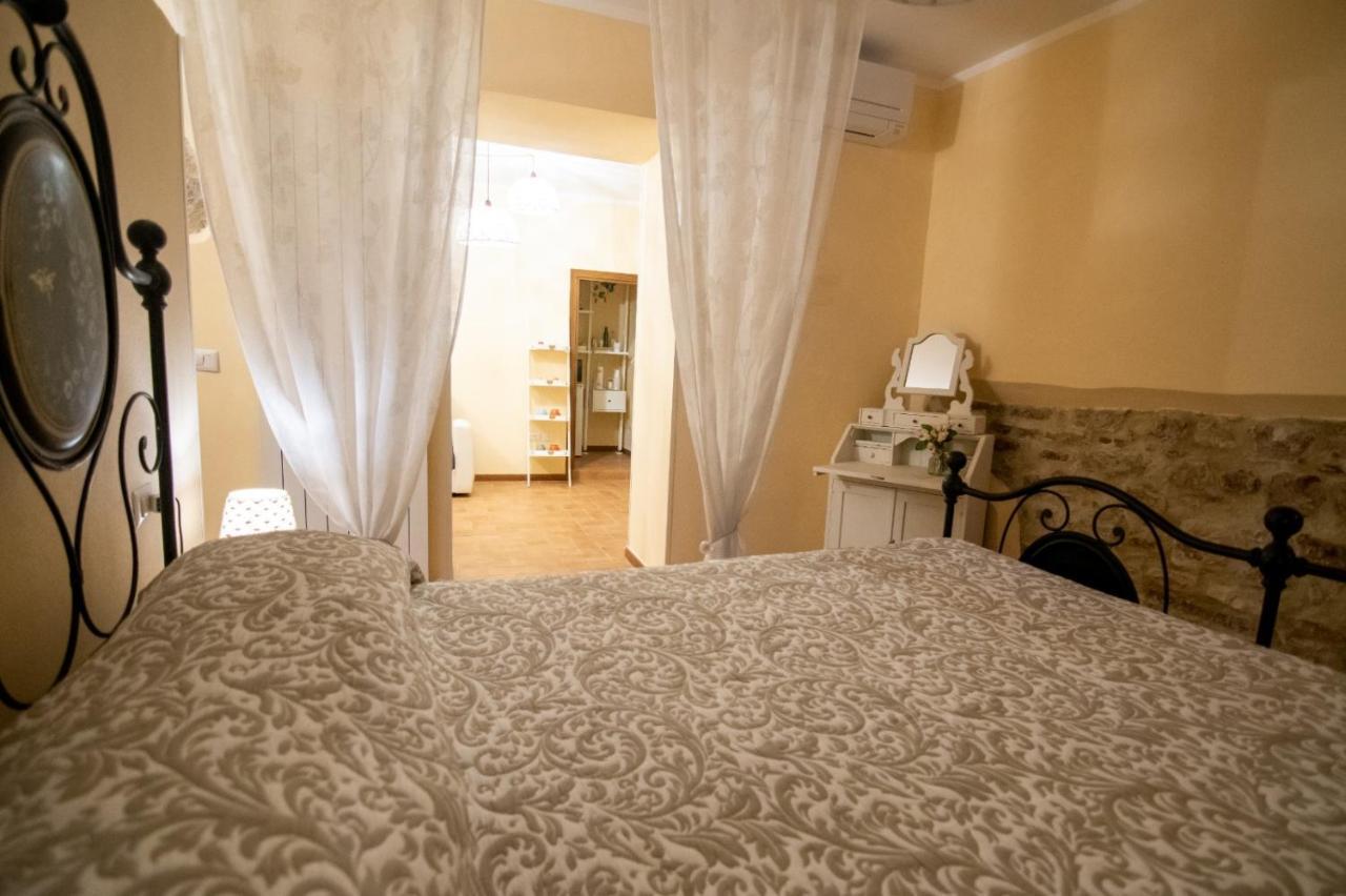 Nel Vicolo Dei Baci - Casa Vacanze Al Bacio Apartment Spello Luaran gambar